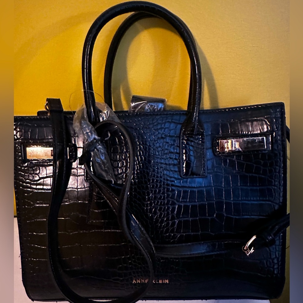 Anne Klein black Jackie C